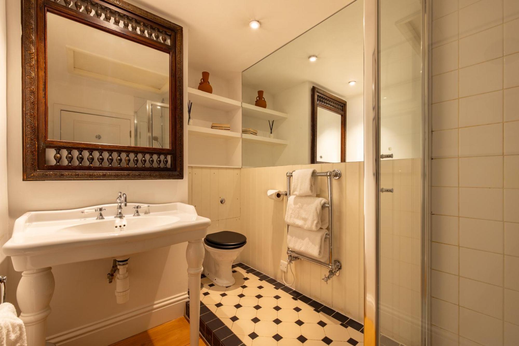לונדון The Philbeach Gardens Place - Lovely 5Bdr Flat With Terrace מראה חיצוני תמונה